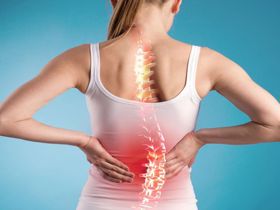 Bị đau lưng do thoái hóa cột sống thắt lưng phải làm sao?